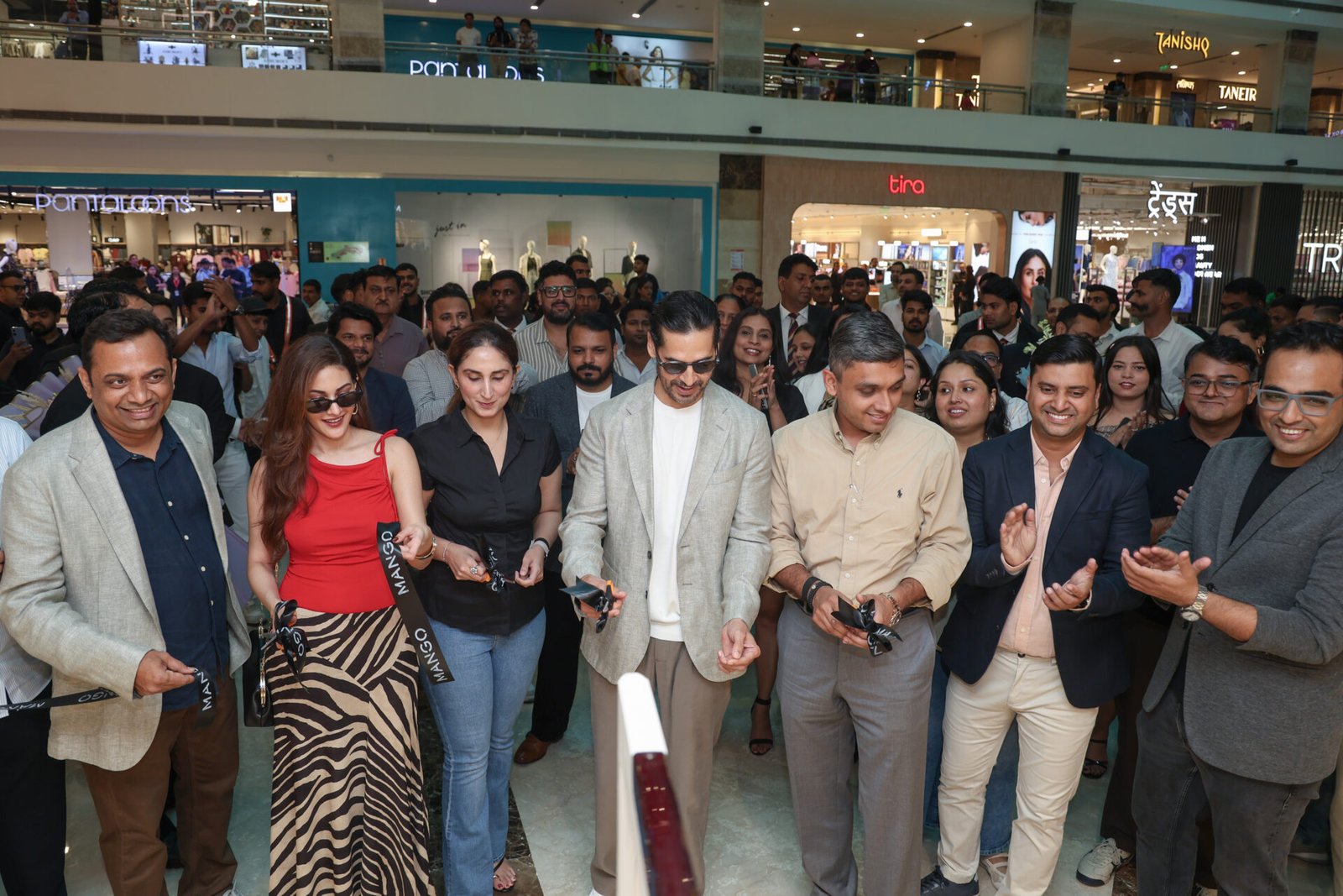 MANGO Flagship Launch ft. Dino Morea & Amyra Dastur 6 IMG 8442